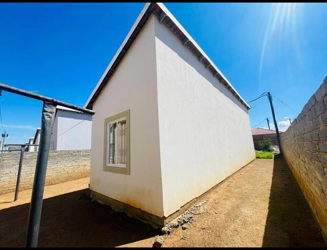 2 BEDROOM HOUSE FOR SALE IN SAVANNA CITY